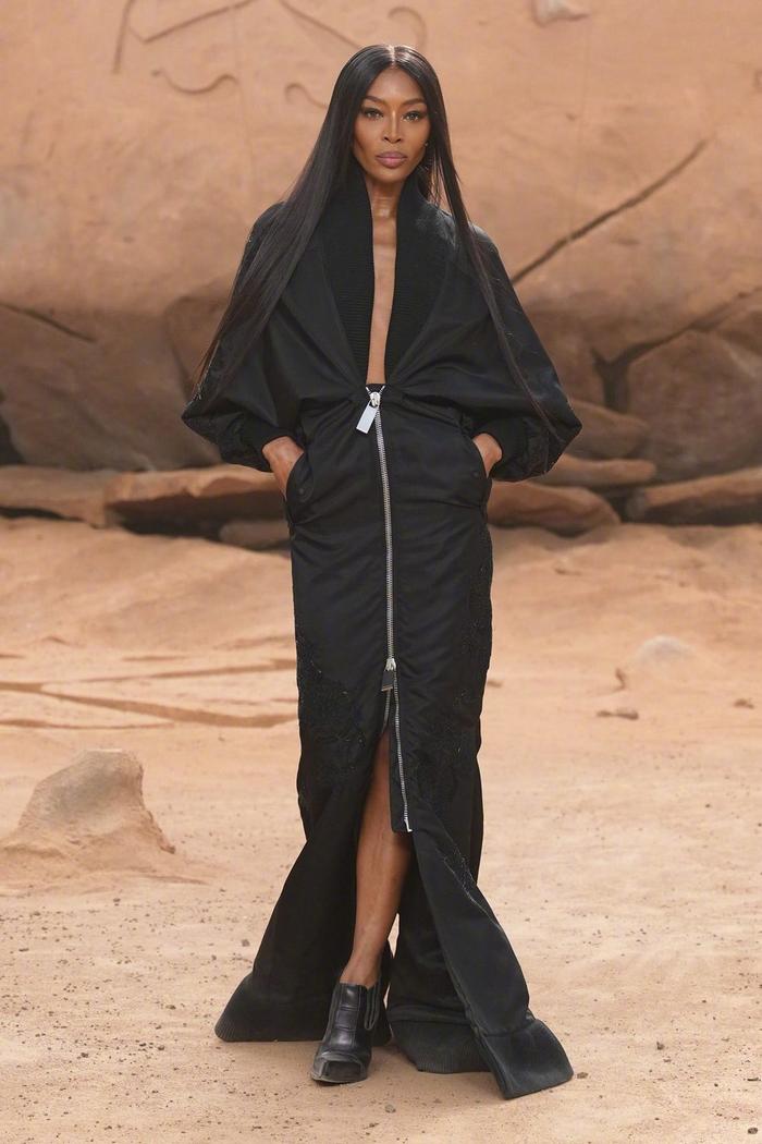 Naomi Campbell's Wig